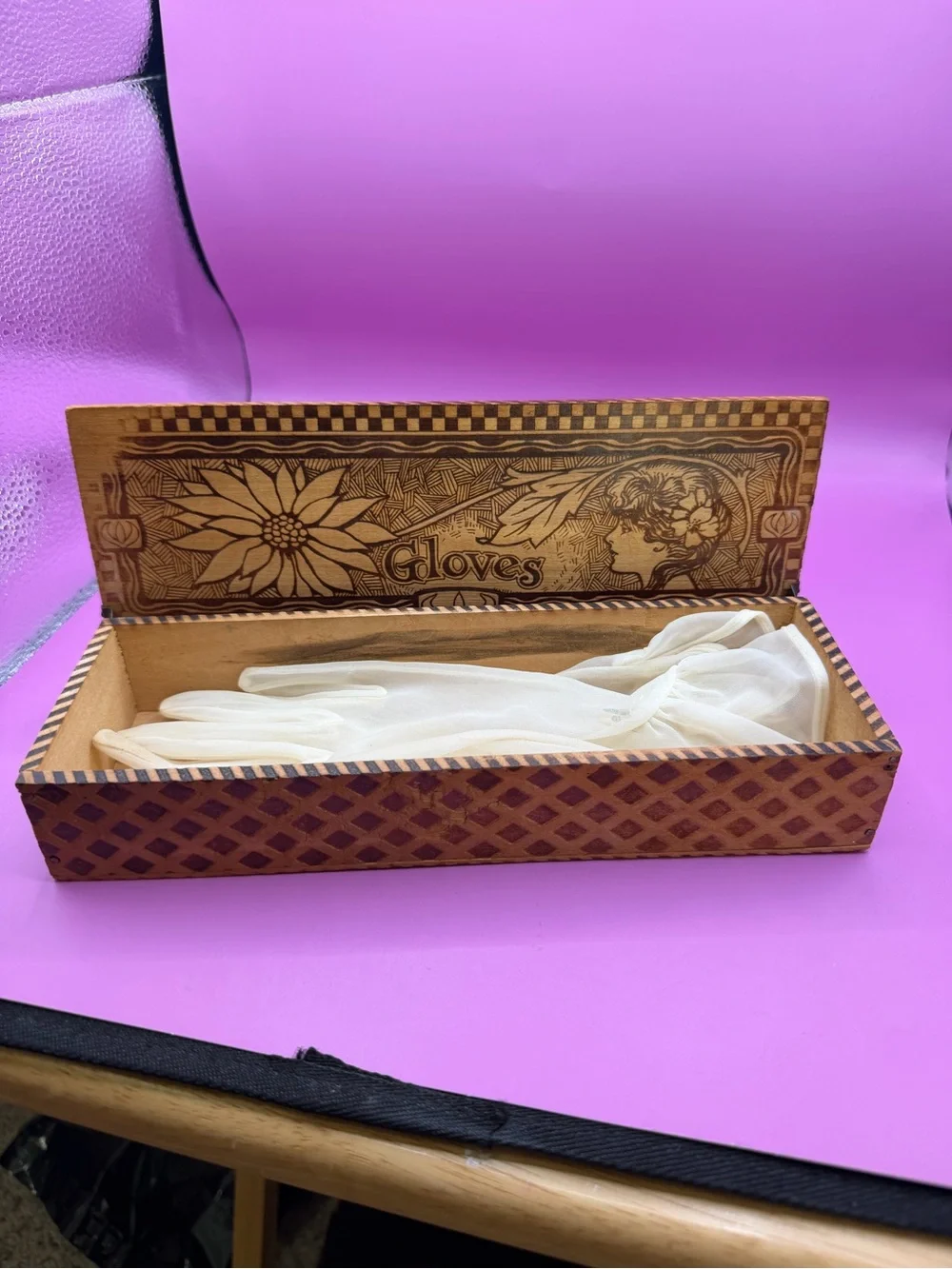 1900s Art Nouveau Wooden Glove Box With Gibson Girl Floral Design with Gloves